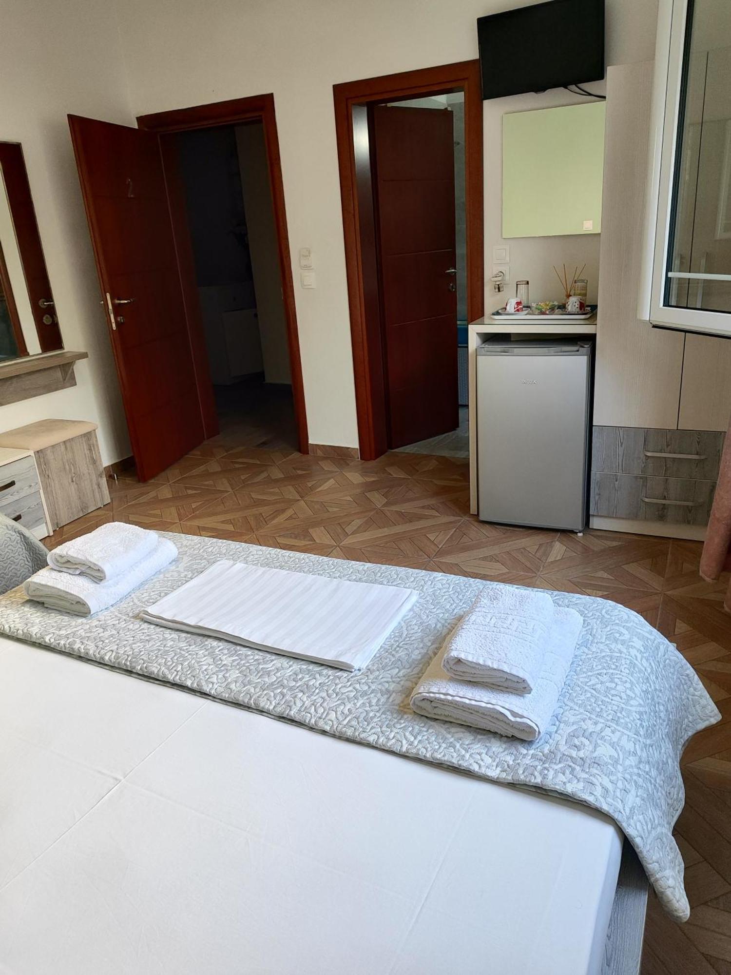 Dagos Rooms Dhërmi Exteriör bild